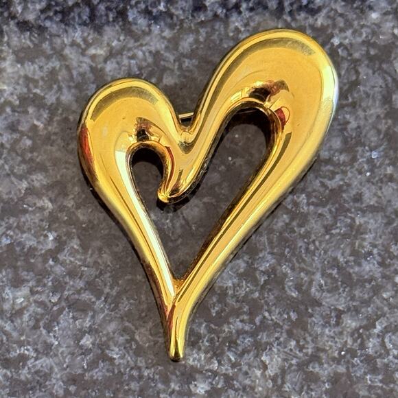 VTG Monet Puffy Heart Brooch Pin Signed Gold Tone Retro Romantic With Box 2.5” - Picture 1 of 7